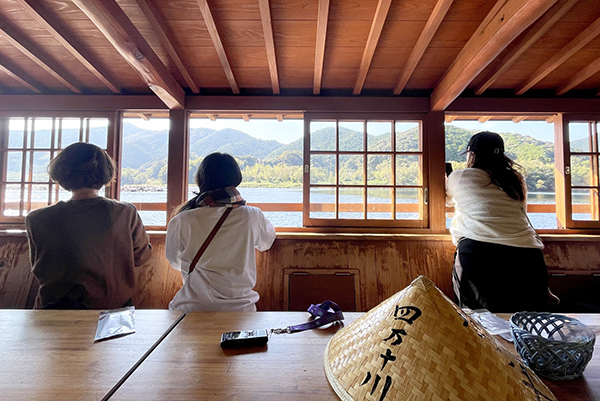 四万十川の屋形船